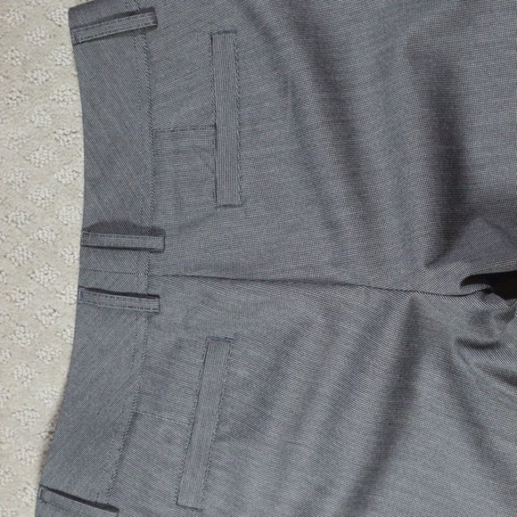 Express Design Studio Size 6 Black & White Capri Pants - Picture 2 of 6